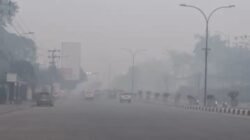 Suasana kota Palembang Diselimuti Asap Pekat, Minggu Pagi, (4/10/2026).