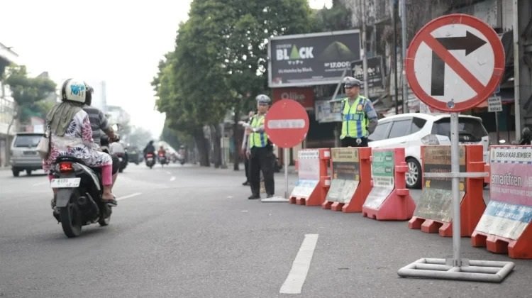 Uji Coba Arus Jalan Diponegoro Jember Dimulai, Dishub Evaluasi Lalu Lintas Pasar Tanjung