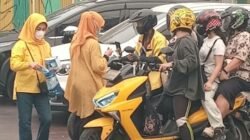 Bidang Kesehatan, DPD Golkar Sumsel membagikan masker gratis kepada masyarakat dan pengendara di Kota Palembang, Rabu (7/10/2026).