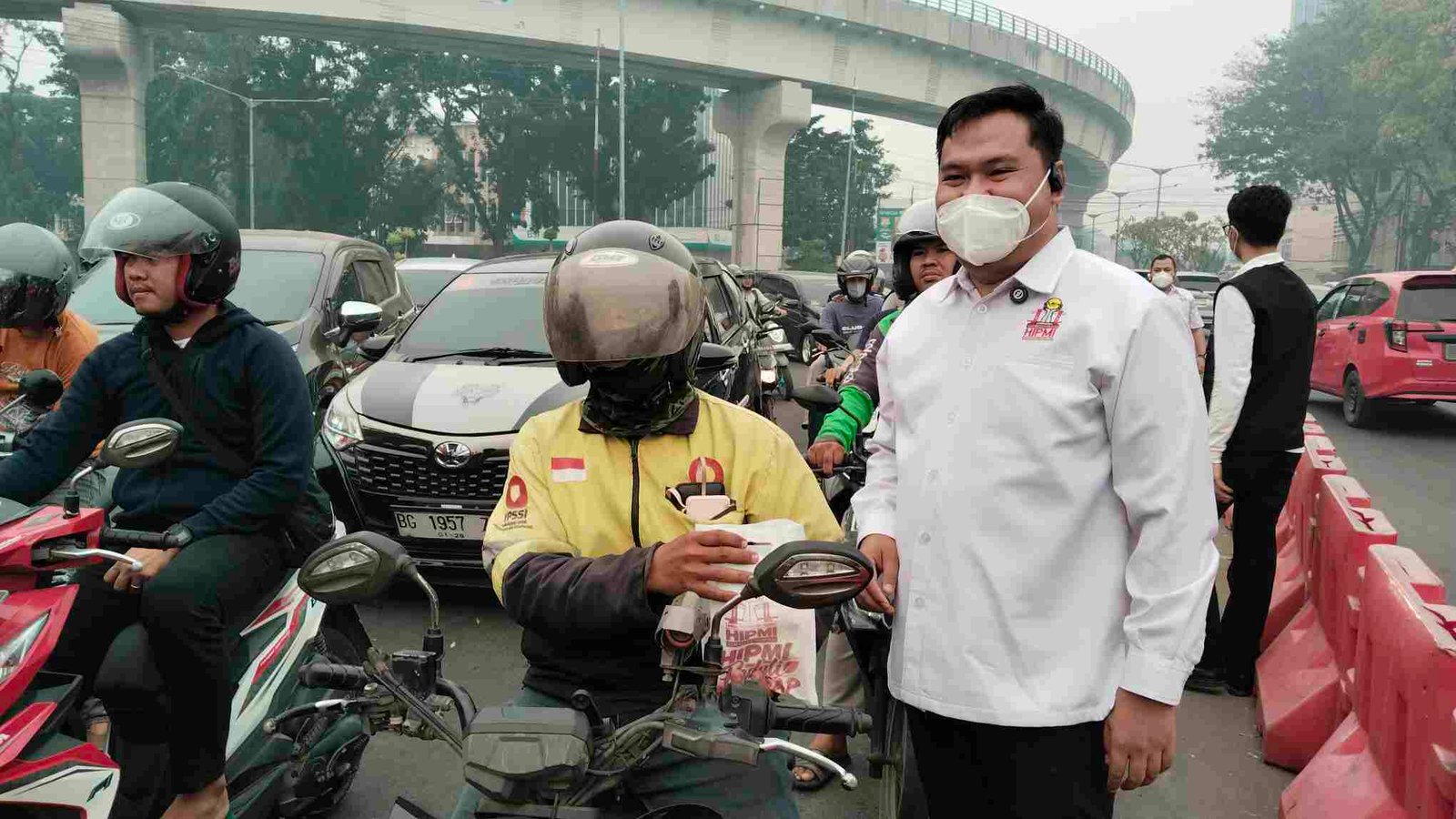 BPD HIPMI Sumsel Bagikan 2.000 Paket Kesehatan untuk Warga Terdampak Kabut Asap di 7 Daerah