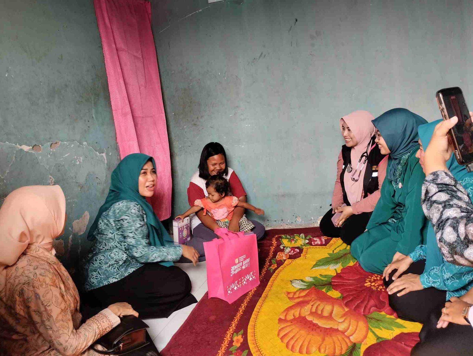 Ning Ghyta Kunjungi Warga Penerima Homecare Jember, Beri Perhatian Ibu Hamil Risiko Tinggi hingga Balita Stunting