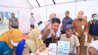 Gubernur Sumatera Selatan, H. Herman Deru tinjau posko kesehatan gratis di Monpera