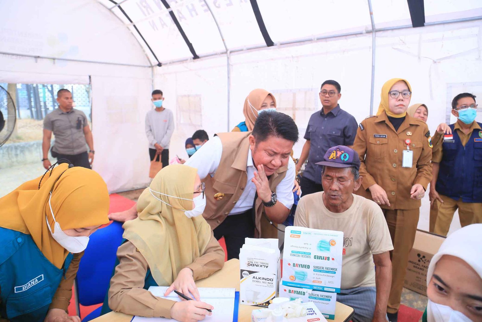 Gubernur Sumatera Selatan, H. Herman Deru tinjau posko kesehatan gratis di Monpera