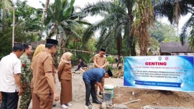 Wabup Seluma Letakkan Batu Pertama Pembangunan Rumah Tidak Layak Huni