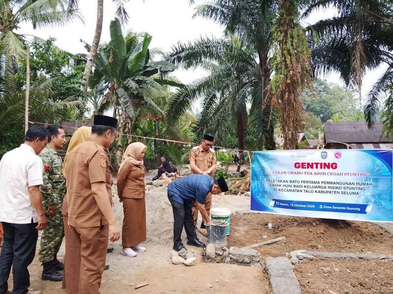 Wabup Seluma Letakkan Batu Pertama Pembangunan Rumah Tidak Layak Huni