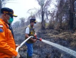 Bupati Muba Turun Langsung Padamkan Karhutla di Muara Medak, Hotspot Tembus 3.500 Titik