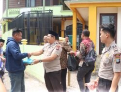 Polres Lingga Tebar 150 Paket Jumat Berkah di Dabo Singkep