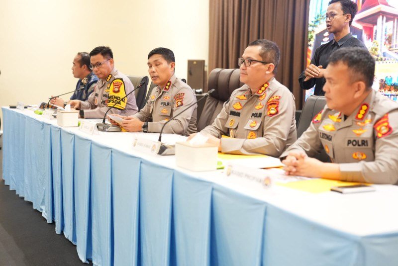 konferensi pers pembaruan penanganan karhutla tahun 2026 di Gedung Presisi Lantai 7 Mapolda Sumsel, Palembang, Jumat (23/10/2026).